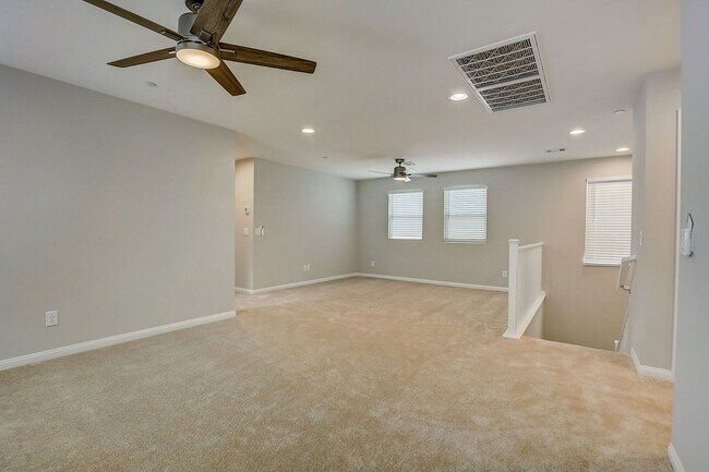 Building Photo - 10643 Enridge Ave