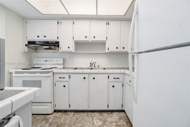 Building Photo - 5800 Margate Blvd