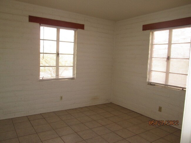 Building Photo - Peaceful Setting in J-Six