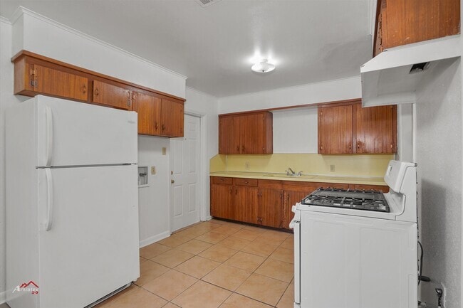 Building Photo - 3215 Impala Dr
