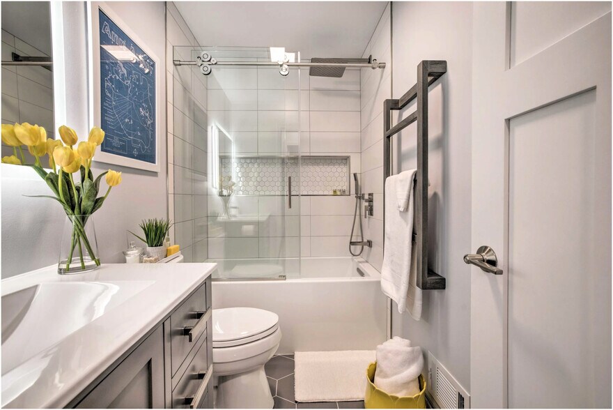 Building Photo - 1385 Northbrook Dr