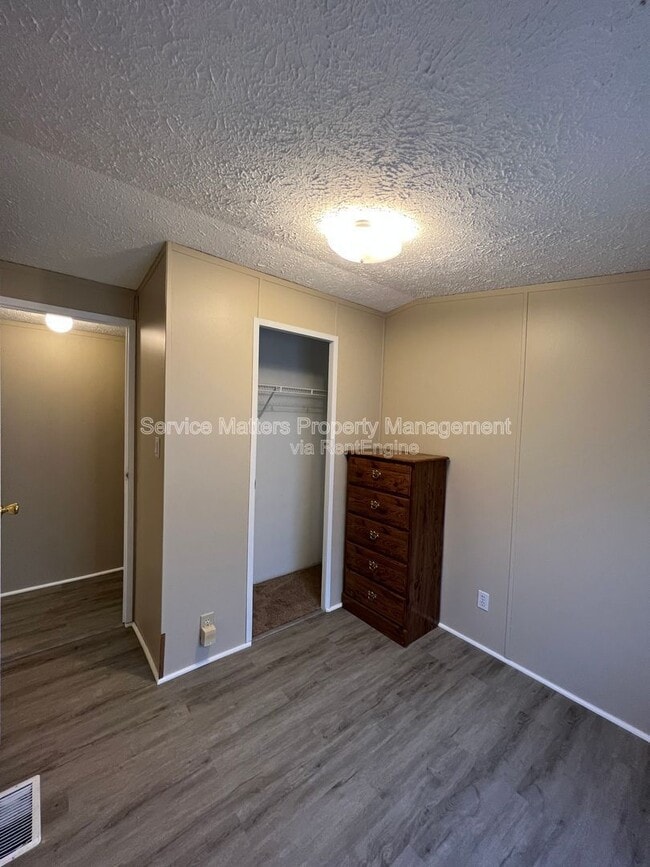 Building Photo - 4819 Douglas Dr