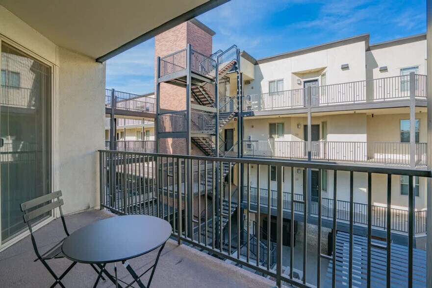Building Photo - 1275 E University Dr