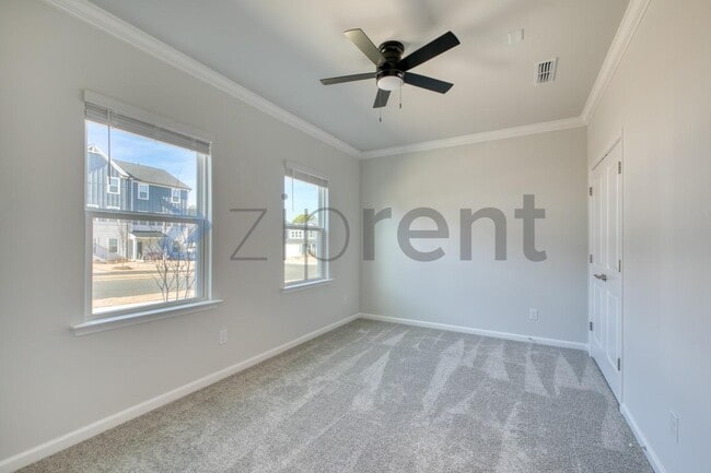 Building Photo - 1467 Hasse Ave