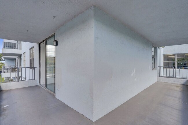 Building Photo - 777 NW 155th Ln
