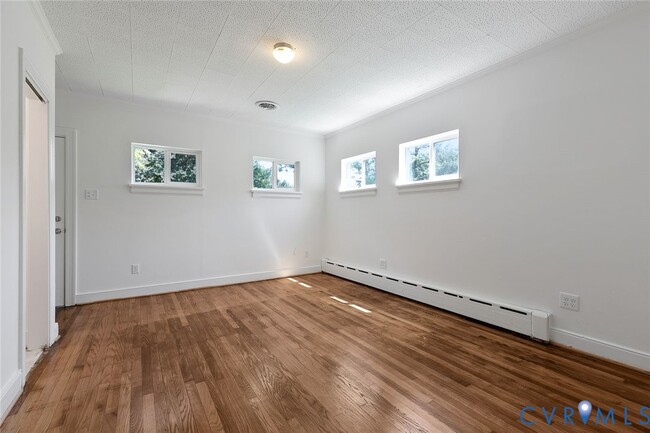 Building Photo - 2702 Maplewood Rd