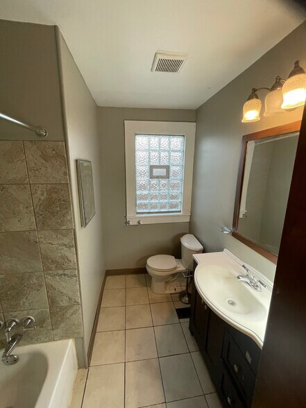 Building Photo - 127 Taunton Pl