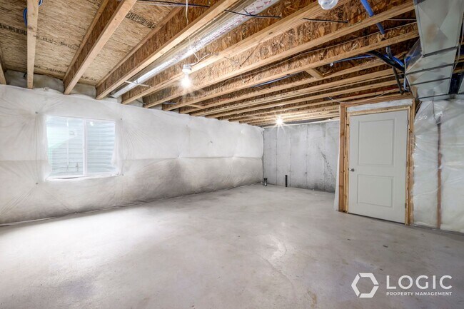 Building Photo - Spacious Townhome in Herriman!