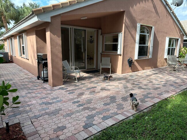 Building Photo - 13255 Royale Sabal Ct