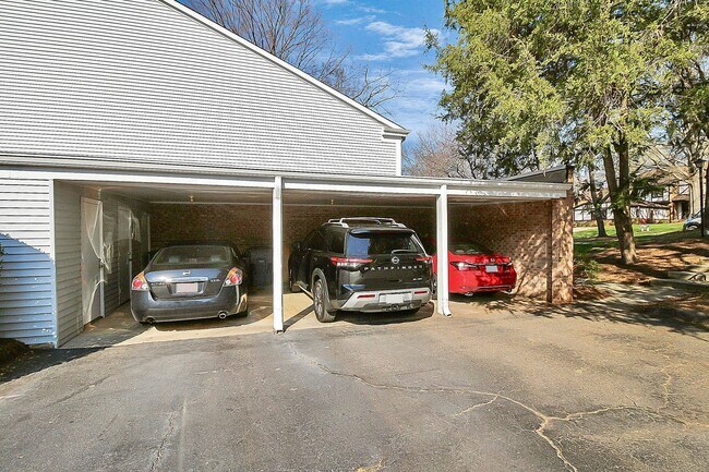 Building Photo - Spacious 2BR/2BA Condo in Prime South Charlotte Location!