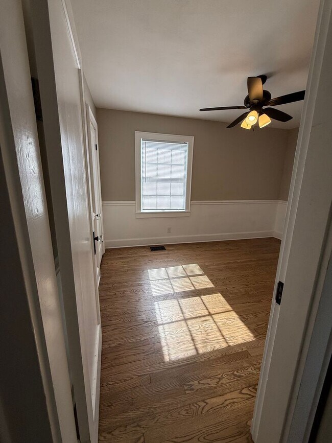 Building Photo - 287 E Eastland St