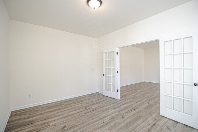 Building Photo - Great Wesley Chapel Location!