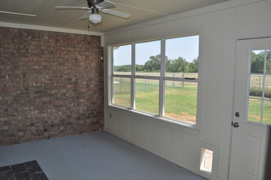 Enclosed back porch - 705 Katy Ln