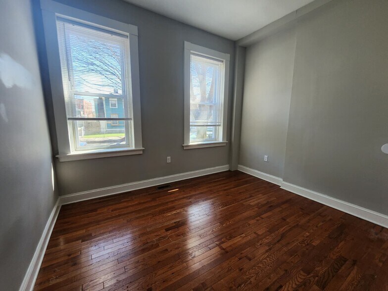 Building Photo - 43 William St