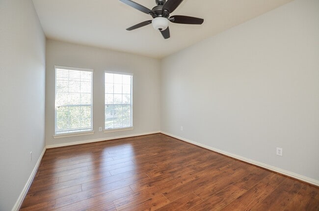 Building Photo - 4315 Village Forest Dr