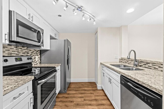 Building Photo - 600 Scotia Dr