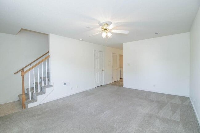 Building Photo - 513 Peachers Ridge Rd