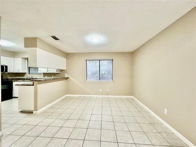 Building Photo - 1611 Onion Creek Village Dr