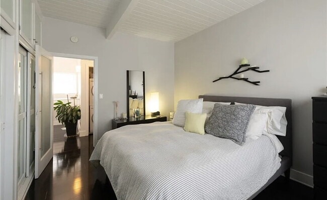 Building Photo - 2325 Kansas Ave