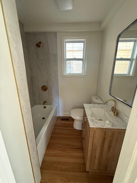 Building Photo - 62 Locust St