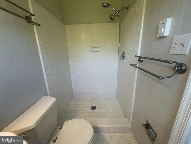 Building Photo - 703 Kentland Dr