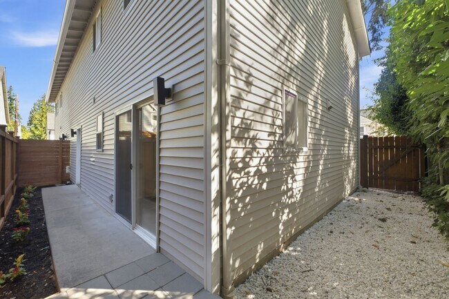 Building Photo - 19821 Whitman Pl N