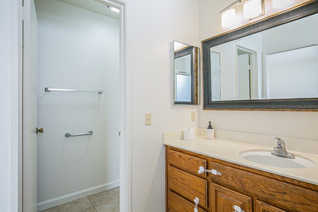 Building Photo - 1912 Magdalena Cir