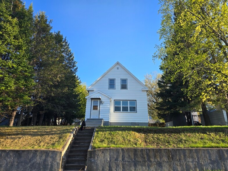 Primary Photo - 1024 Heights St