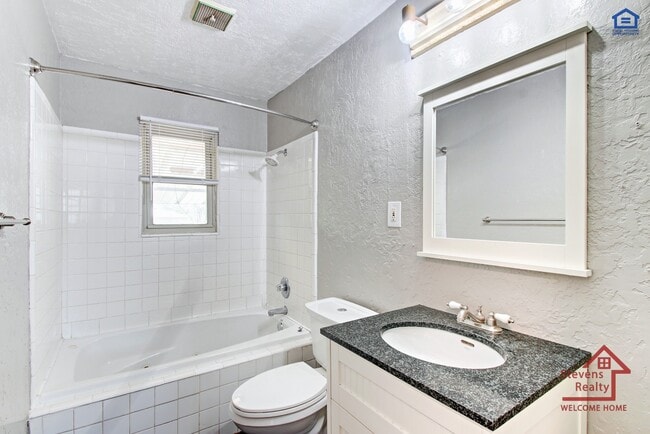 Building Photo - 4225 SE Elmhurst Ln