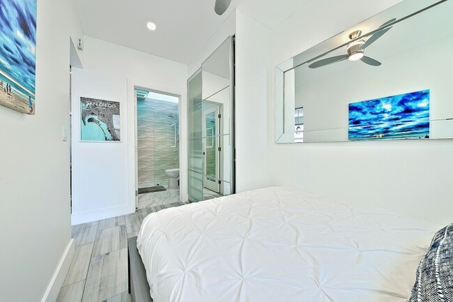 Building Photo - 732 Ventura Pl