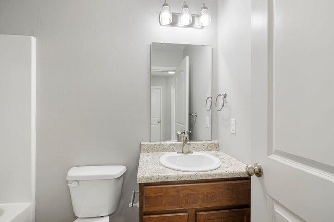 Building Photo - 4 Bedroom Home in Willard School Districts