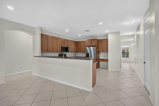 Building Photo - 9479 Sedgewood Dr