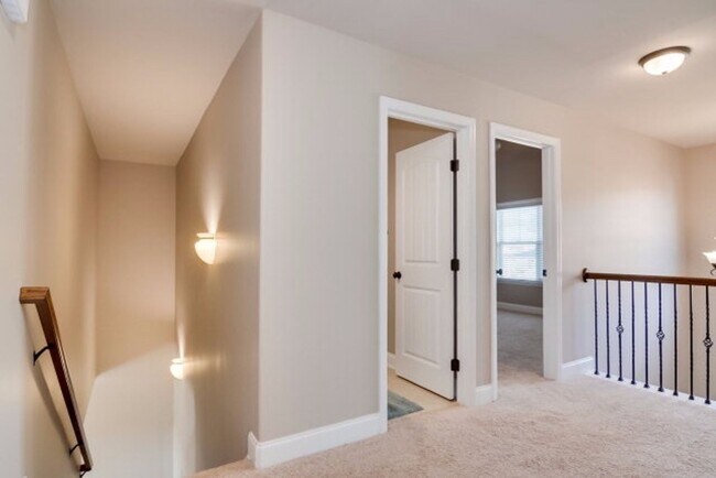 Building Photo - 260 Wentworth Pl