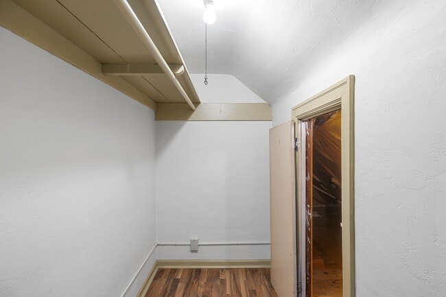 Building Photo - 2004 Hillcrest Rd