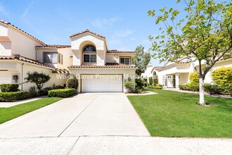 Building Photo - 3 Bedroom Marbella Townhome