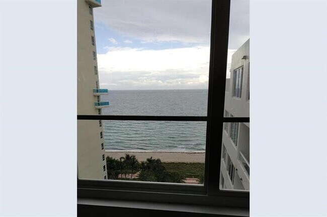 Building Photo - 5005 Collins Ave