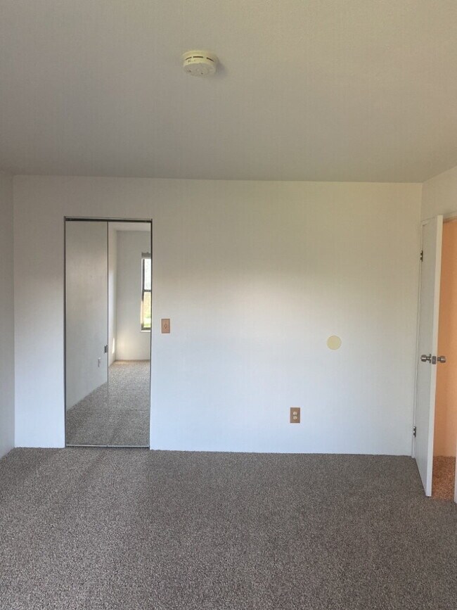 Building Photo - Spacious 2bd/2ba condo!