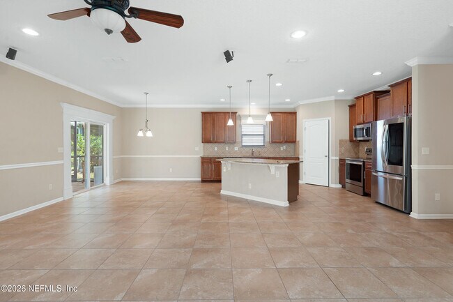 Building Photo - 352 Silver Glen Ave