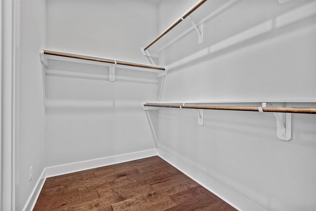 Building Photo - 909 Oak St