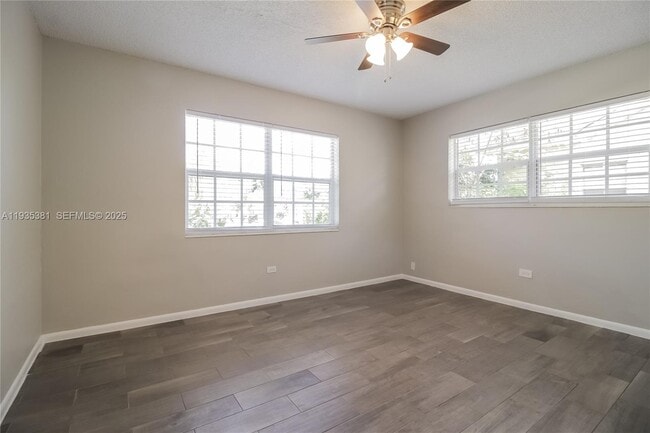 Building Photo - 721 N E St