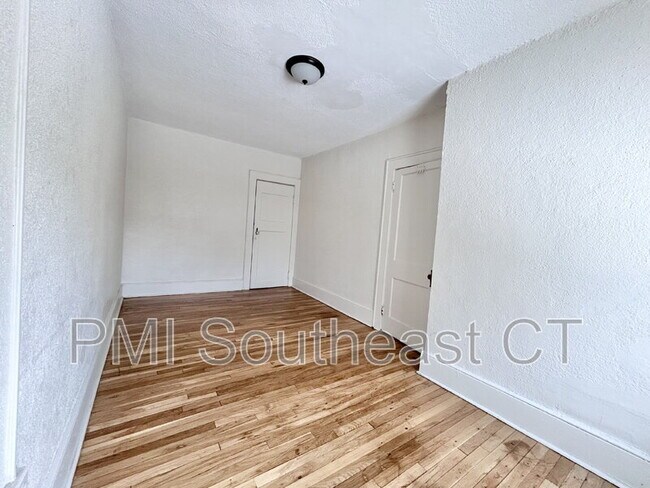 Building Photo - 92 Truman St