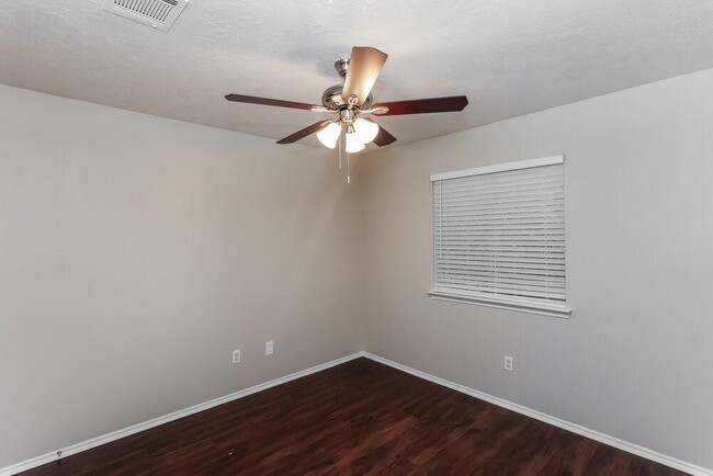 Building Photo - 8815 Roaring Point Dr