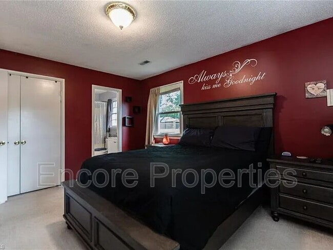 Building Photo - 2141 Stonehaven Rd