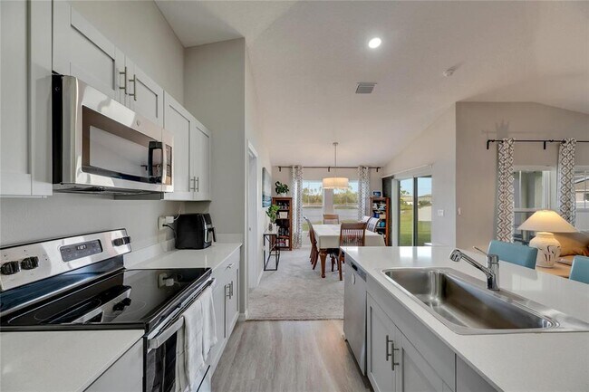 Building Photo - 12696 Tannencrest Dr