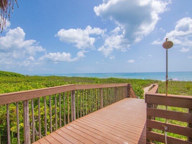 Building Photo - 4949 N Hwy A1A