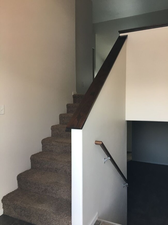 Building Photo - 3 Bed 2 Bath Twin Home