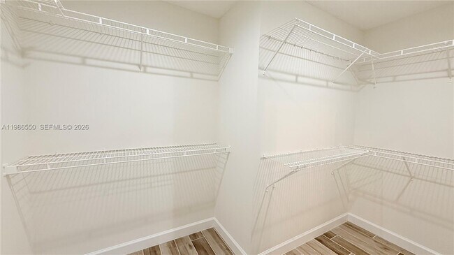 Building Photo - 964 Tanglewood Cir