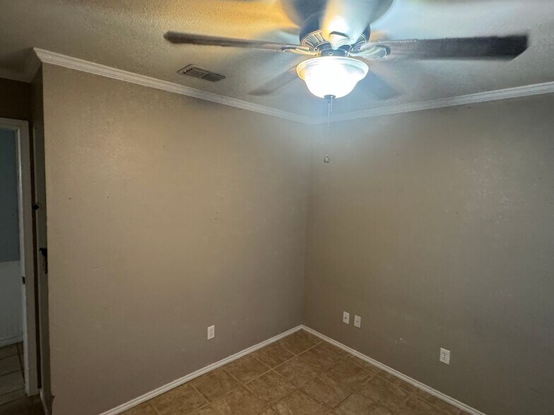 Building Photo - 7806 Grizzley Dr