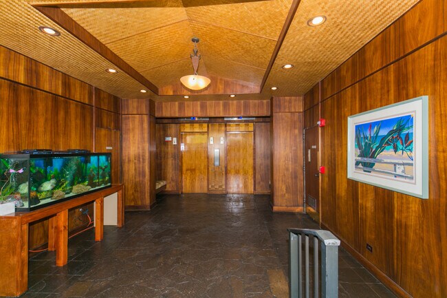 Building Photo - 2444 Hihiwai St