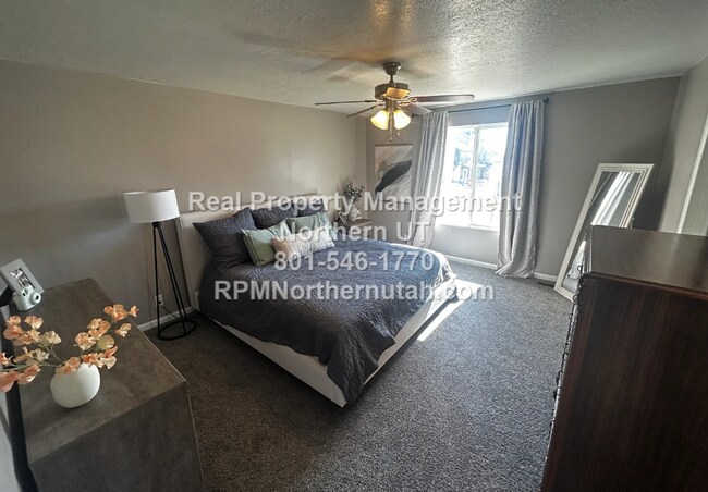 Building Photo - Large 5 bedroom home coming available in Layton